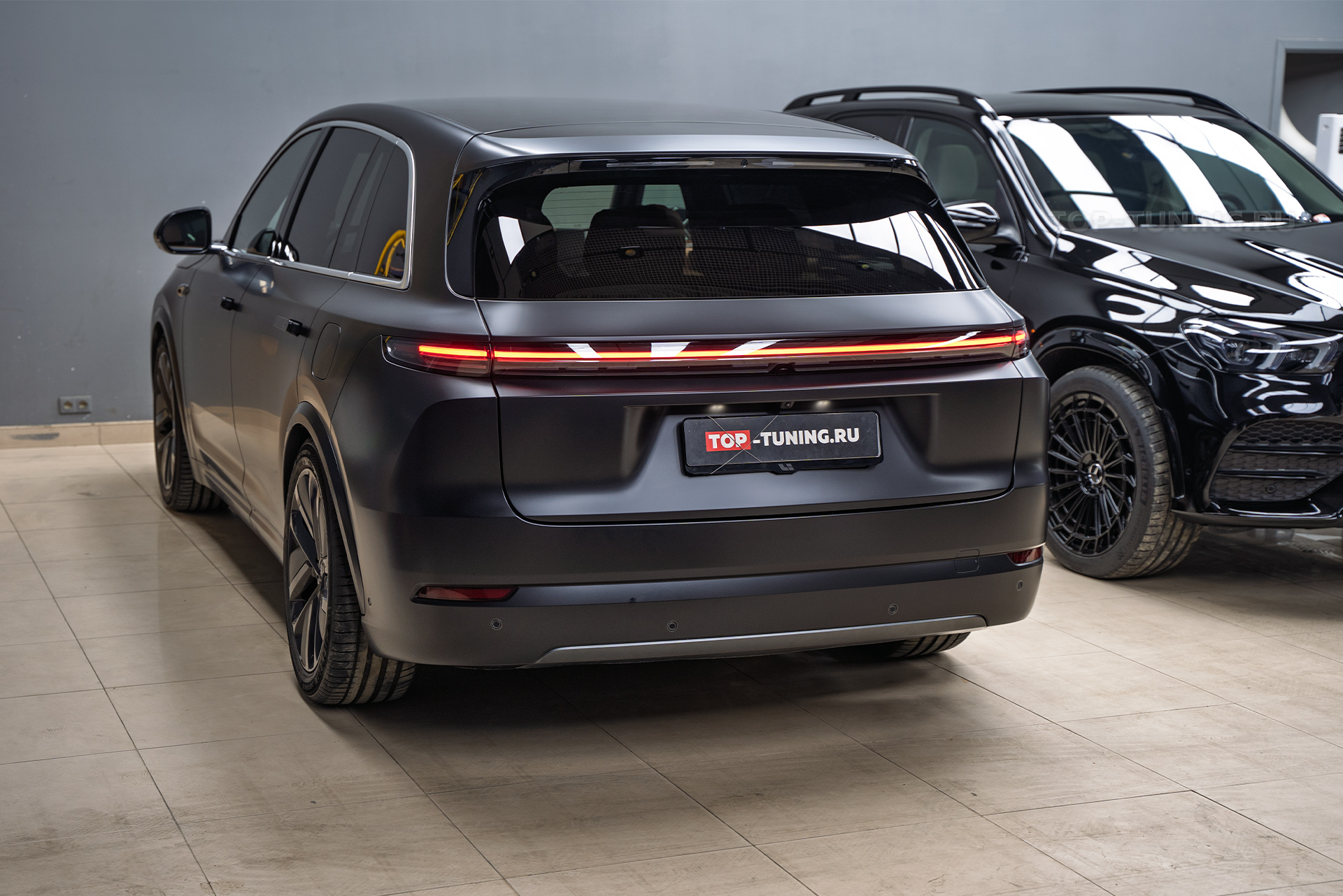 110082 Оклейка сатиновым полиуретаном всего ЛКП кузова Lixiang L7