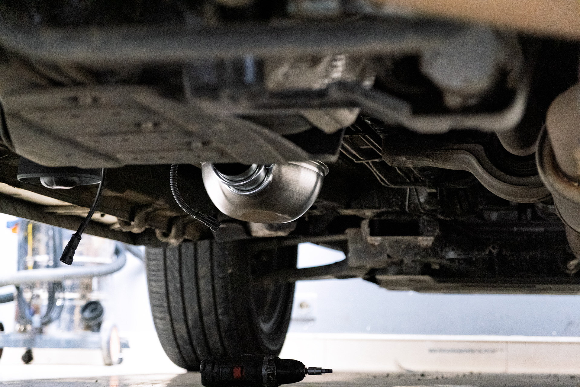 Установка электронной выхлопной системы THOR 2.0 + ECHO для Jetour T2