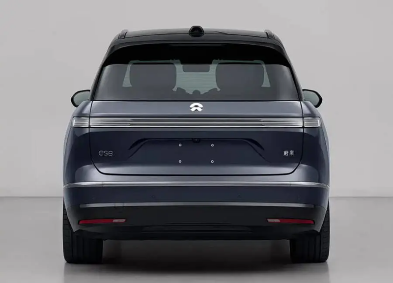 Сегодня компания Nio представила официальные изображения интерьера своего нового полноразмерного электрического внедорожника ES8