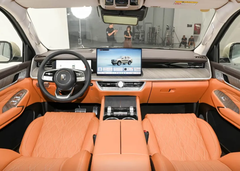 Стоимость Tank 500 Hi4-T начинается от 360 000 юаней (4,05 млн рублей), а Hi4-Z &mdash; от 388 800 юаней (4,37 млн рублей).