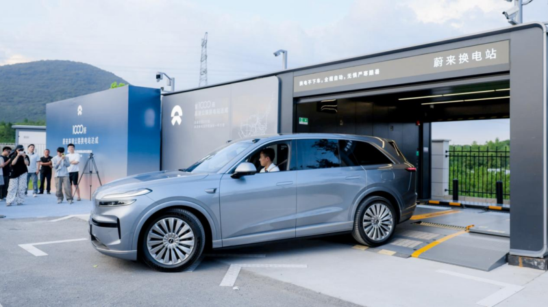 Последняя, самая продаваемая модель от Nio Onvo L90, оснащается аккумулятором емкостью 60 кВт*ч, который можно брать напрокат только в качестве опции