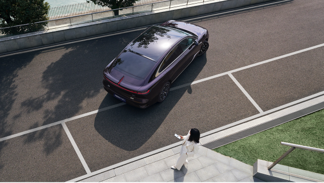 Седан Voyah Passion L PHEV мощностью 657 л.с. и длиной более 5,1 метра представлен в Китае