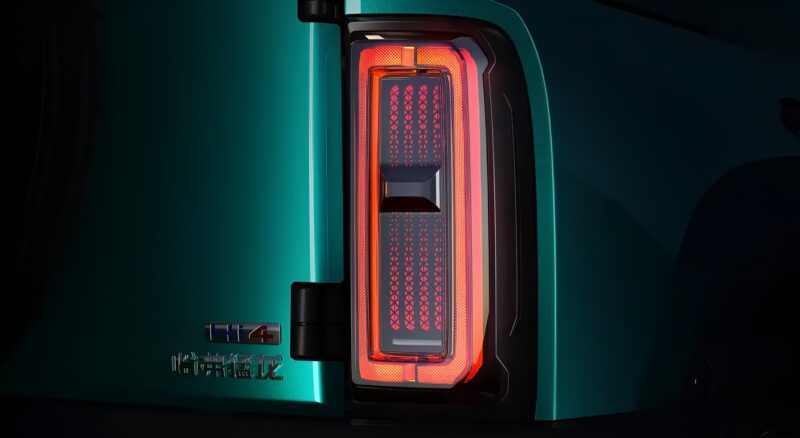 Автомобиль доступен в шести комплектациях. Официальная стартовая цена &mdash; 173 800 юаней (около 1,95 млн рублей). В рамках ограниченной по времени акции цена снижается до 153 800 юаней (около 1,73 млрн рублей). В акционную стоимость включены денежные по