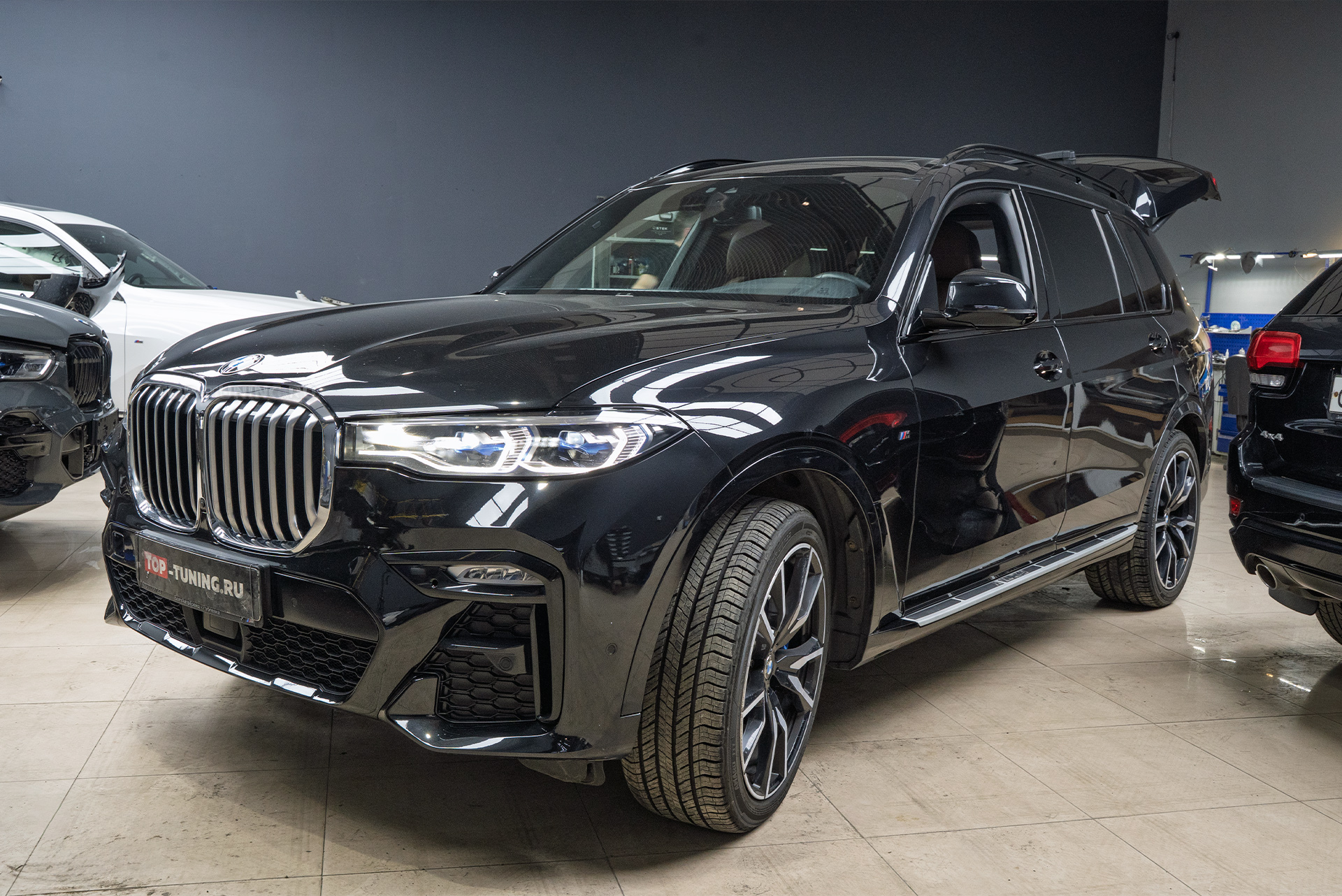 110129 Монтаж порогов-ступеней для BMW X7 G07