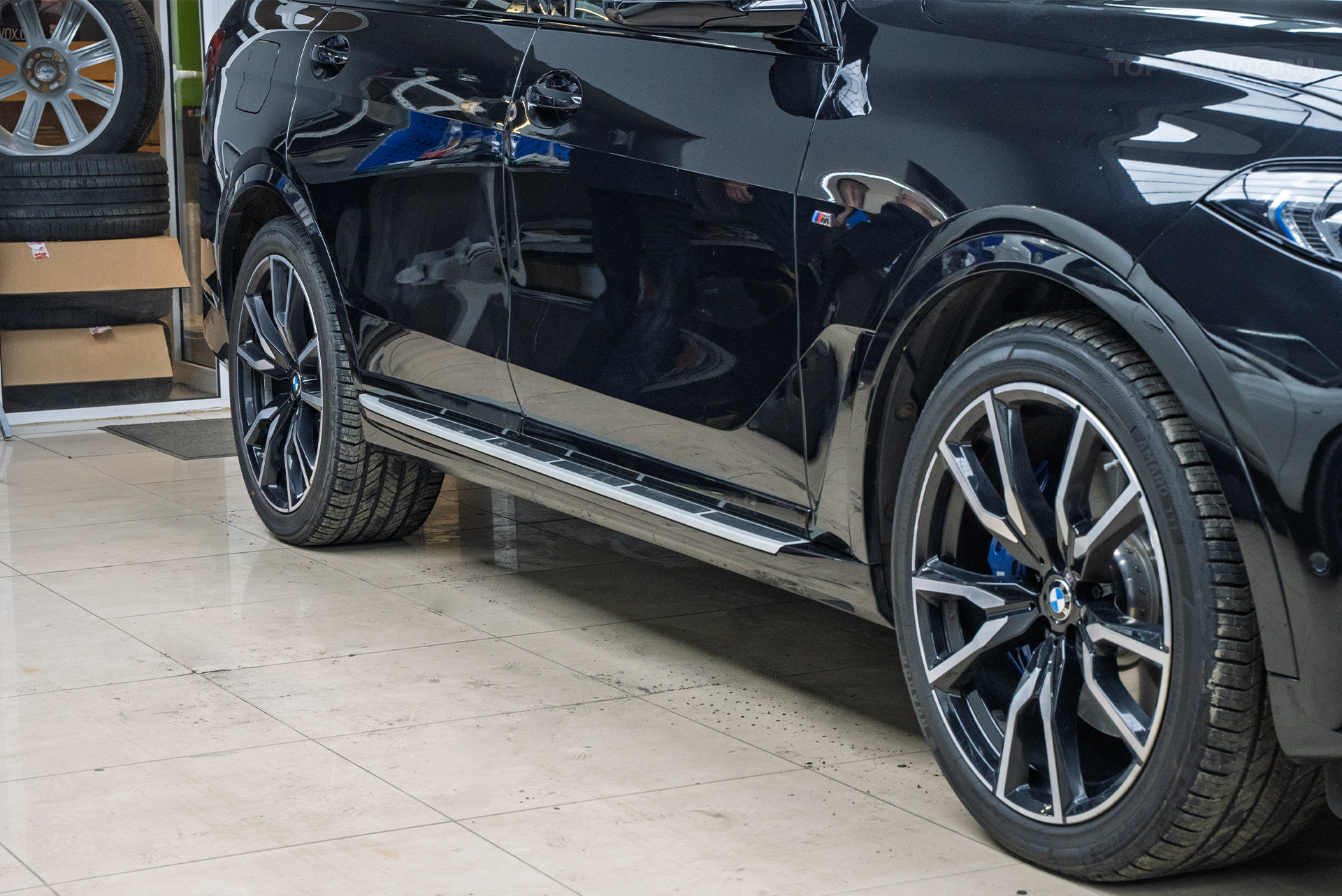 110129 Монтаж порогов-ступеней для BMW X7 G07