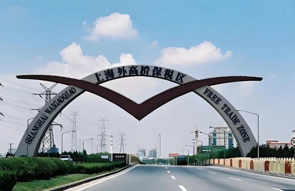 Рассмотрим факты. В Японии Elfa — это высококлассный семейный автомобиль среднего класса с начальной ценой более 200 000 юаней. Его часто используют в качестве такси и для шаттлов из аэропорта. Однако, когда автомобиль появился на китайском рынке, ег