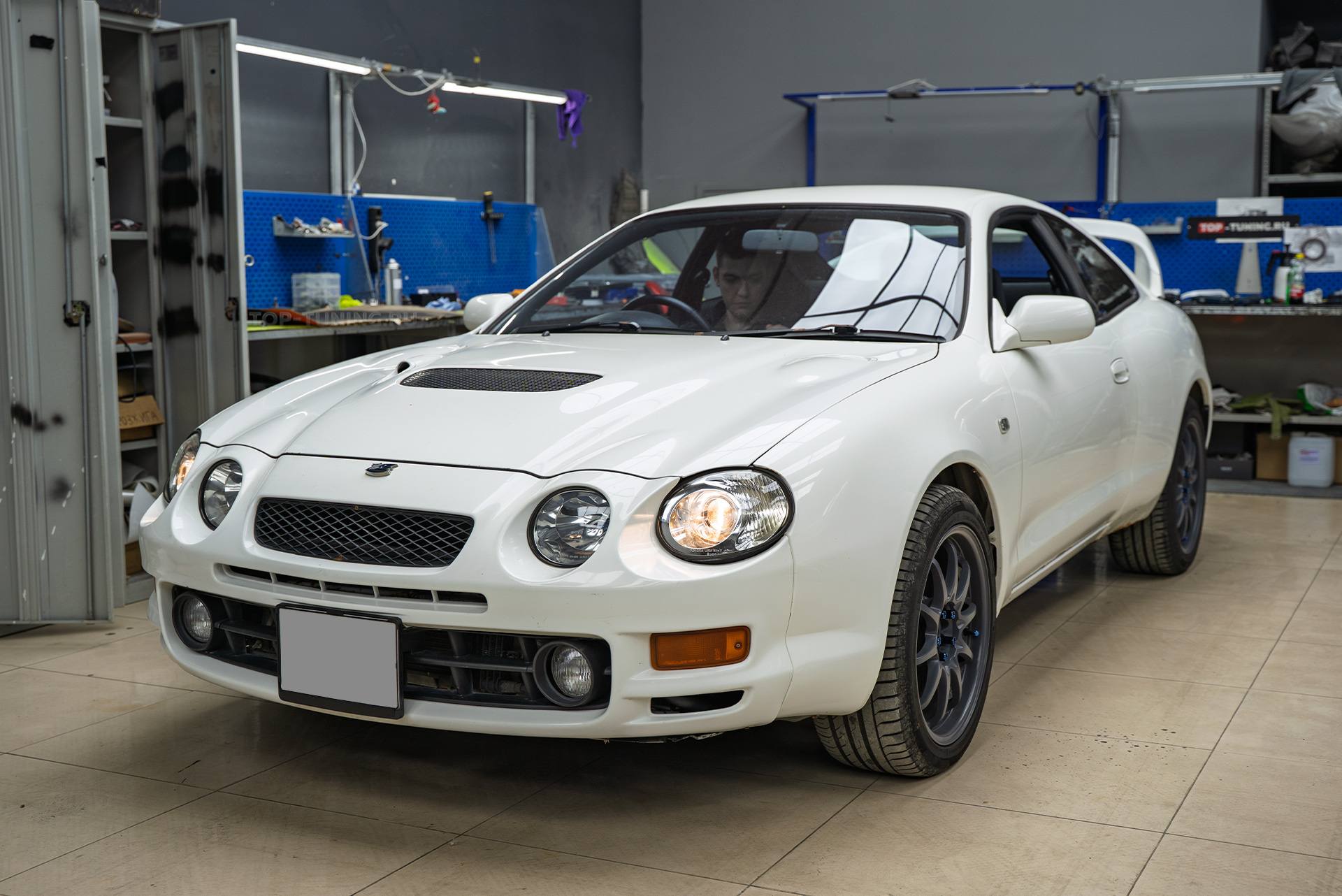 Установка светодиодных би-линз в фары Toyota Celica Т200 рестайлинг