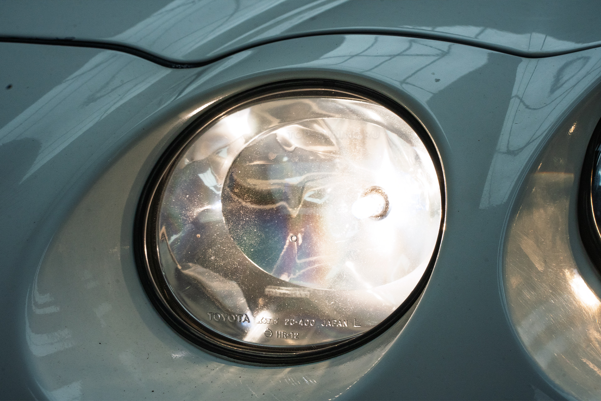 Установка светодиодных би-линз в фары Toyota Celica Т200 рестайлинг