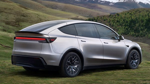 Вице-президент Tesla опубликовал видеоролик о Model Y L с шестью взрослыми ростом 180 см, вызвавший насмешки автомобильных блогеров