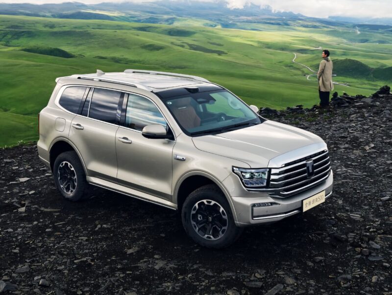 Внешний вид Tank 500 новой модели сохранил черты предшественника. Покупатели могут выбрать новый цвет кузова &mdash; Dunhuang Green &mdash; в дополнение к уже знакомым Kunlun Gold, Pamir Silver и Mount Everest White. Габариты автомобиля составляют 5078 мм в длин