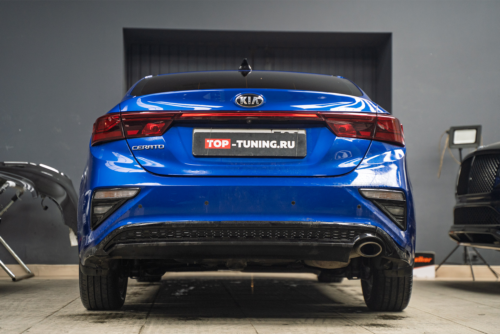 Тюнинг Kia Cerato IV – установка спойлера на крышку багажника