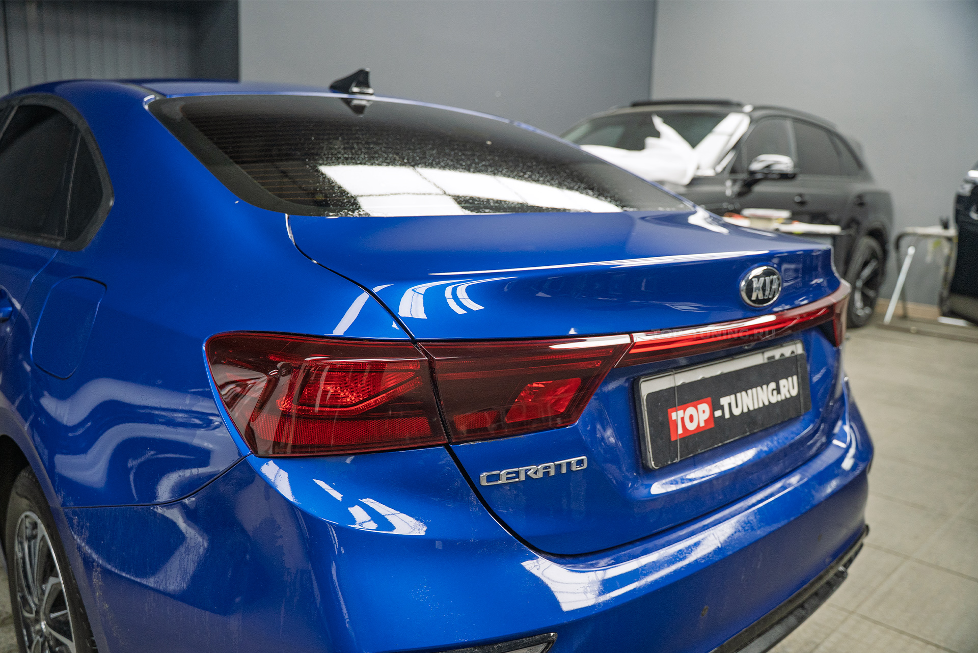 Тюнинг Kia Cerato IV – установка спойлера на крышку багажника