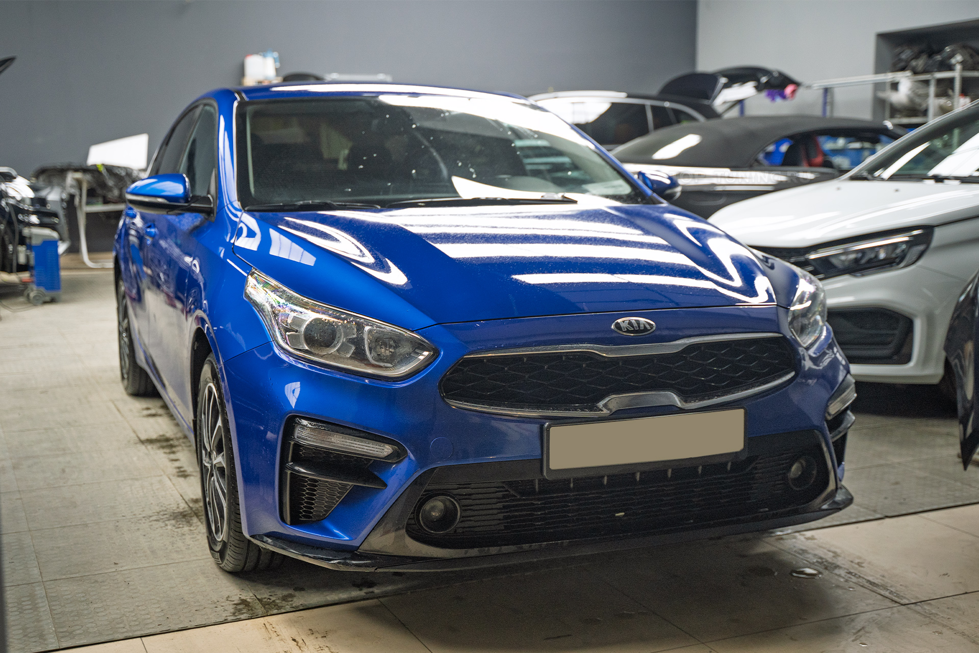 110176 Тюнинг Kia Cerato IV – установка спойлера на крышку багажника