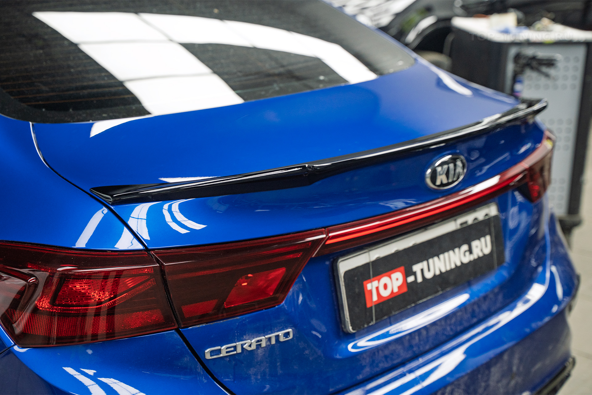 110176 Тюнинг Kia Cerato IV – установка спойлера на крышку багажника