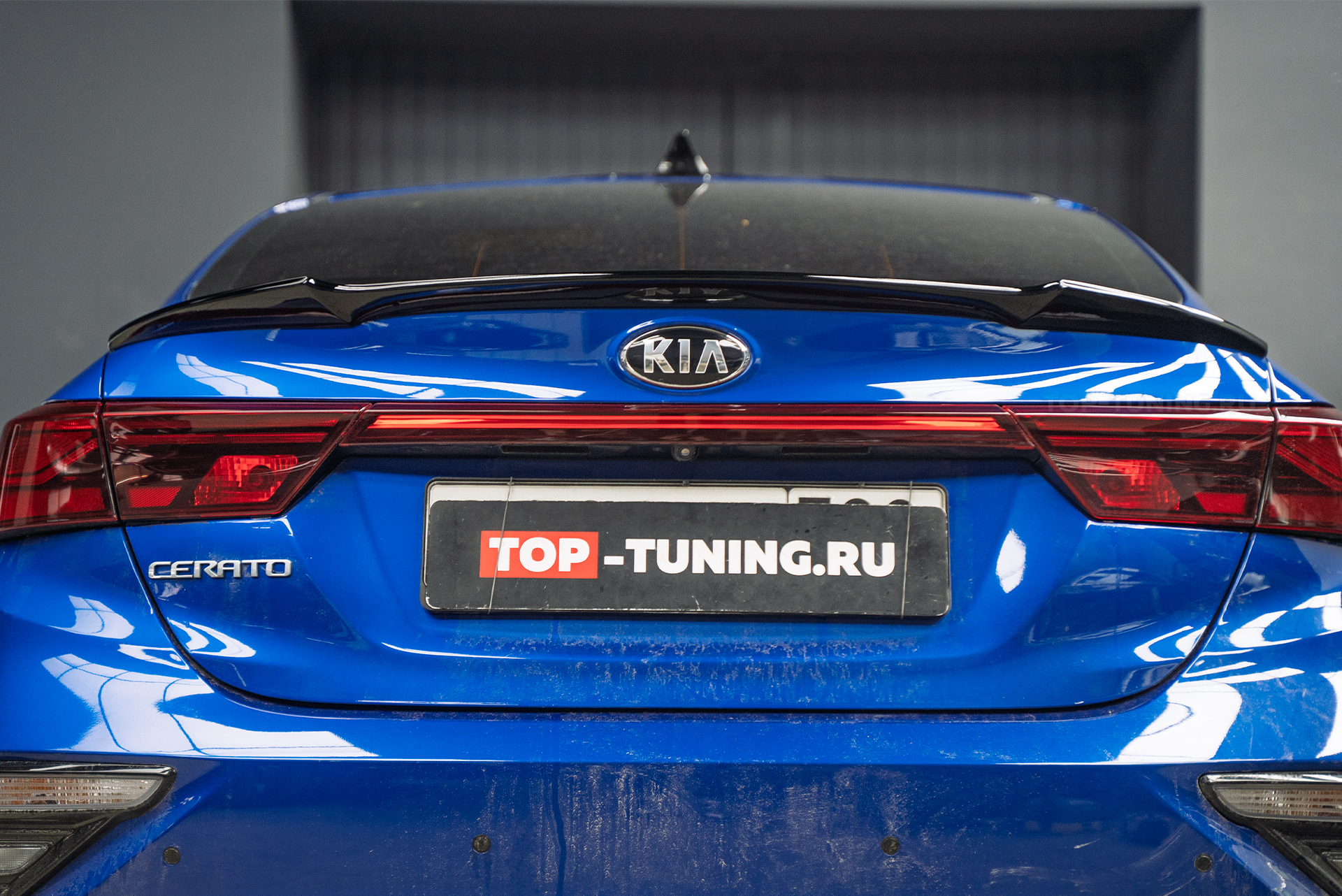 110176 Тюнинг Kia Cerato IV – установка спойлера на крышку багажника