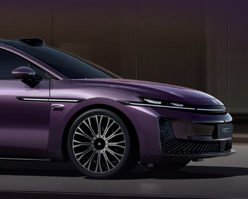 Представлен 5,3-метровый Hyptec A800 EREV от GAC с 6-метровой световой лентой и технологиями Huawei