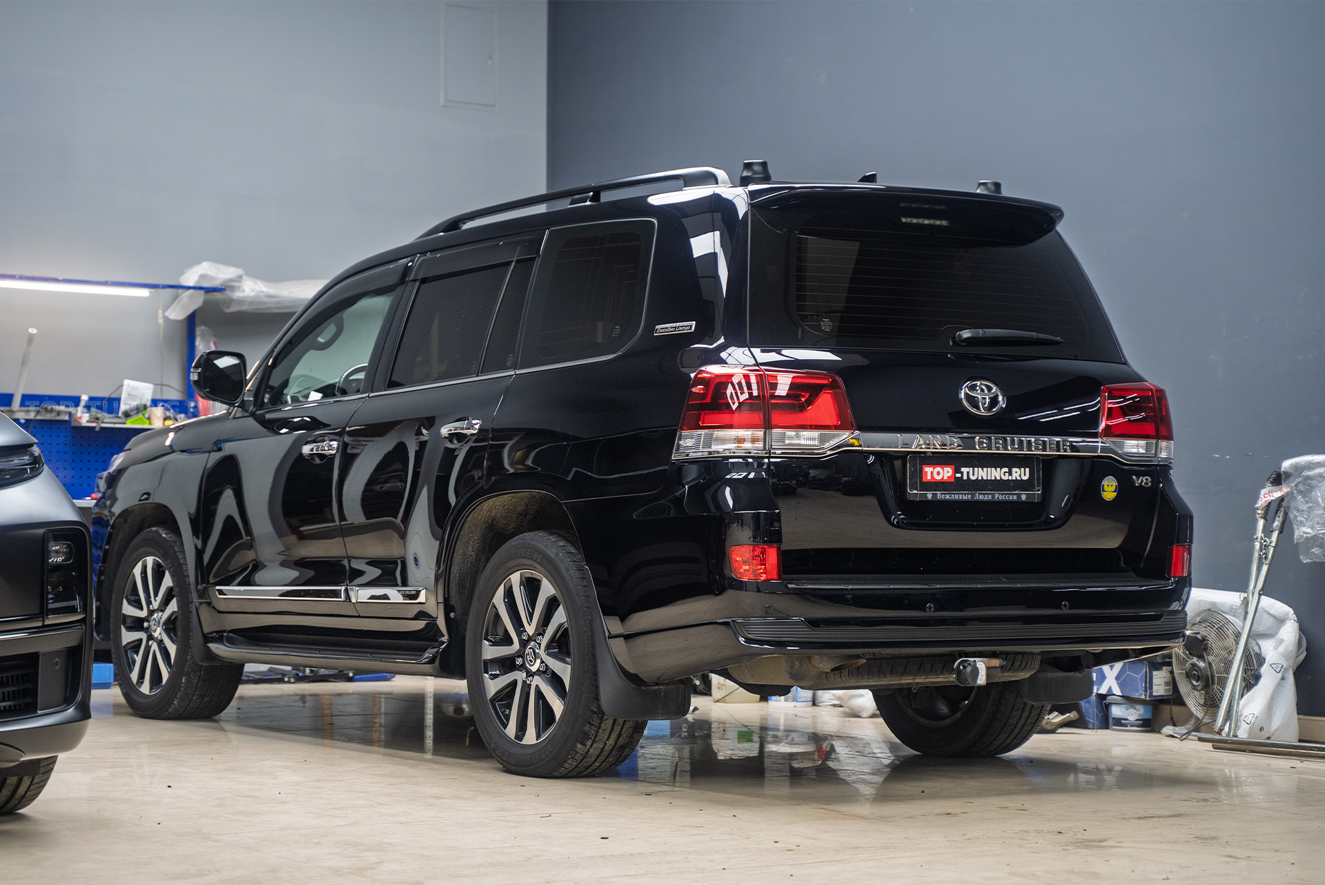 110192 Установка электронных доводчиков в передние двери Toyota Land Cruiser 200