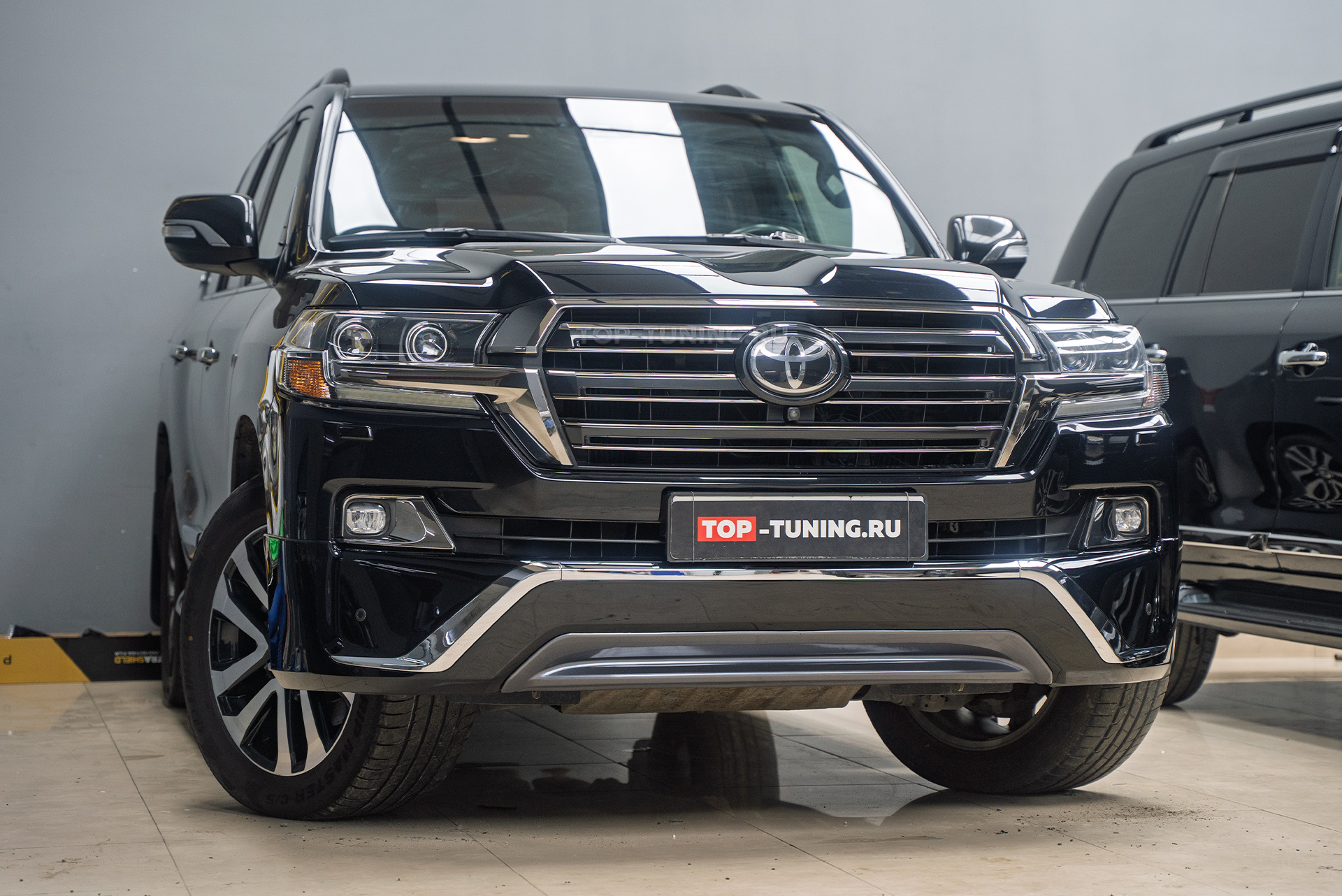 Монтаж юбки переднего бампера для Toyota Land Cruiser 200 2015-2021 110210 Монтаж юбки переднего бампера для Toyota Land Cruiser 200 2015-2021