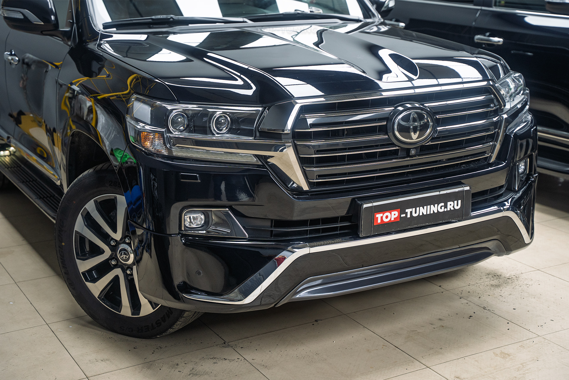 110210 Монтаж юбки переднего бампера для Toyota Land Cruiser 200 2015-2021 Монтаж юбки переднего бампера для Toyota Land Cruiser 200 2015-2021