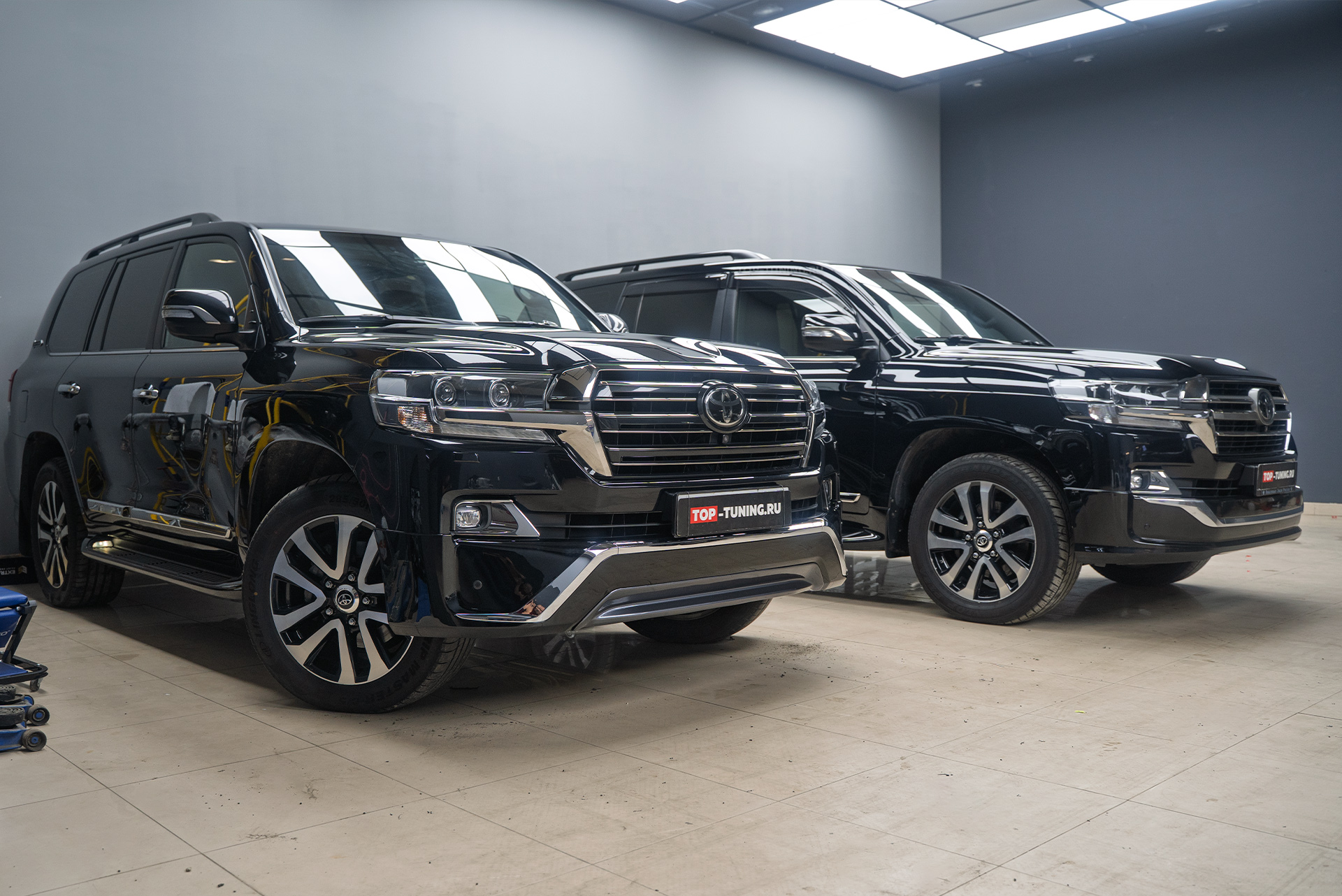 110210 Монтаж юбки переднего бампера для Toyota Land Cruiser 200 2015-2021 Монтаж юбки переднего бампера для Toyota Land Cruiser 200 2015-2021