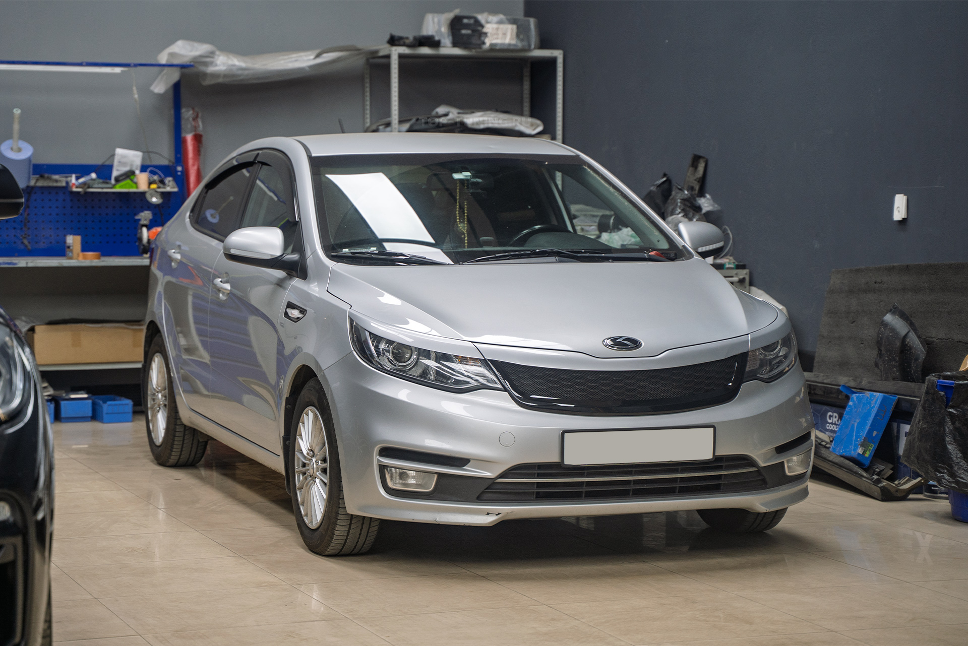 Тюнинг обвеса Kia Rio III: установка диффузора, спойлера и ресничек