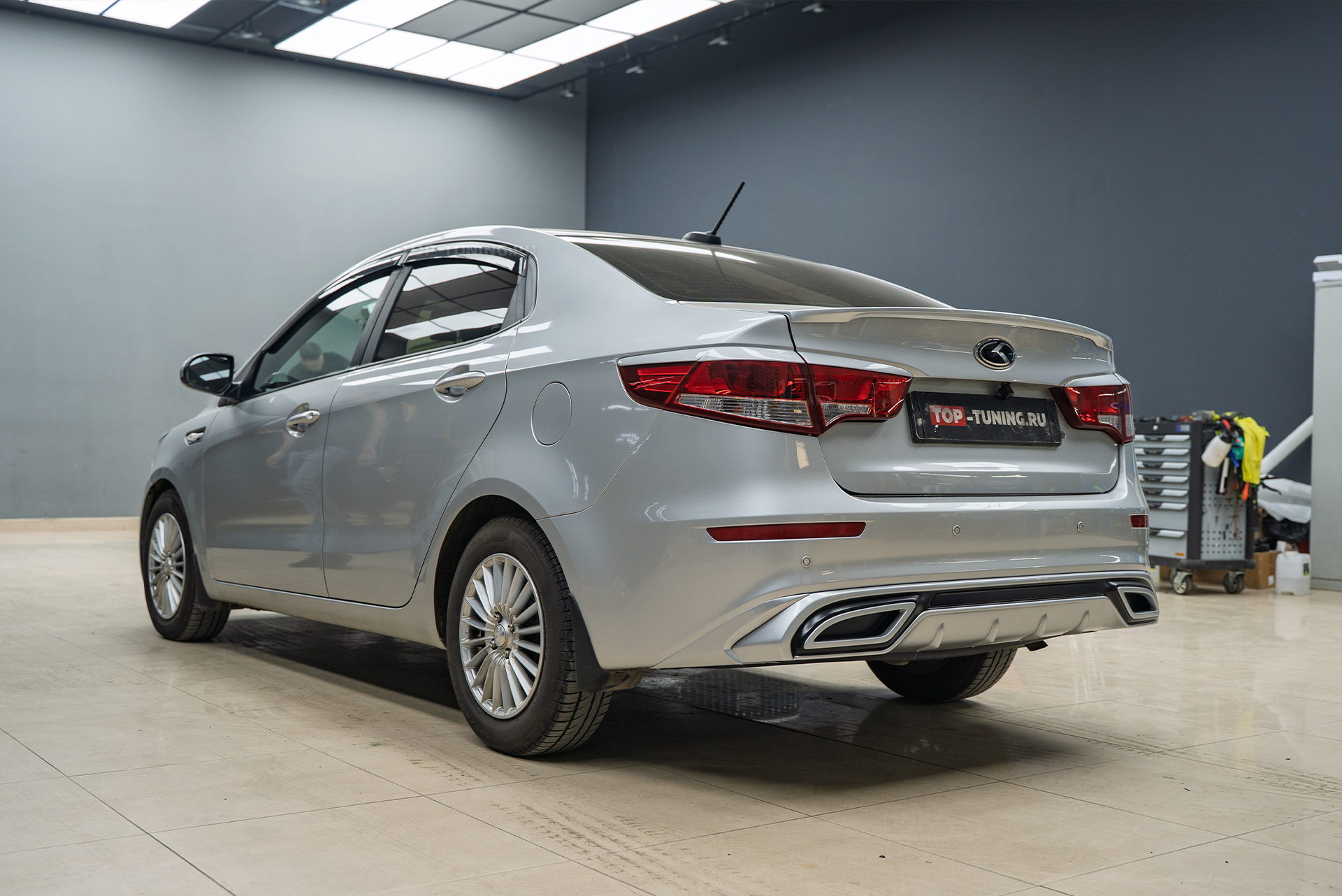 Тюнинг обвеса Kia Rio III: установка диффузора, спойлера и ресничек