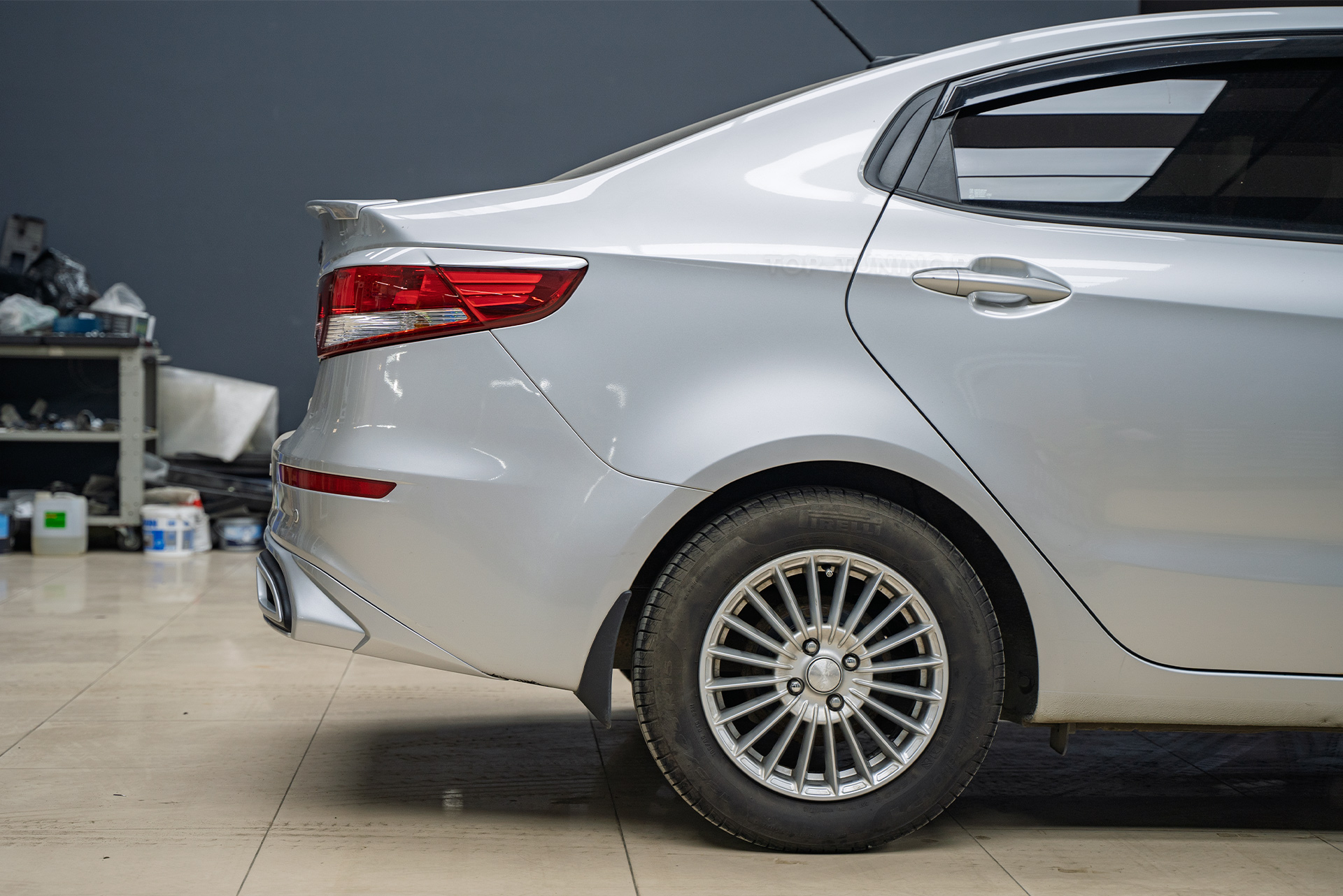 Тюнинг обвеса Kia Rio III: установка диффузора, спойлера и ресничек