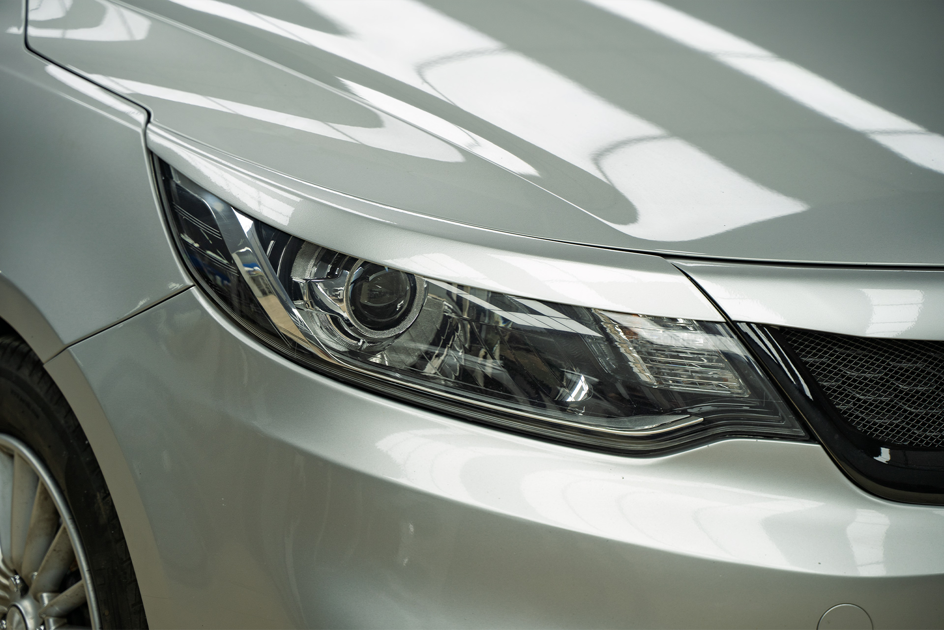 Тюнинг обвеса Kia Rio III: установка диффузора, спойлера и ресничек