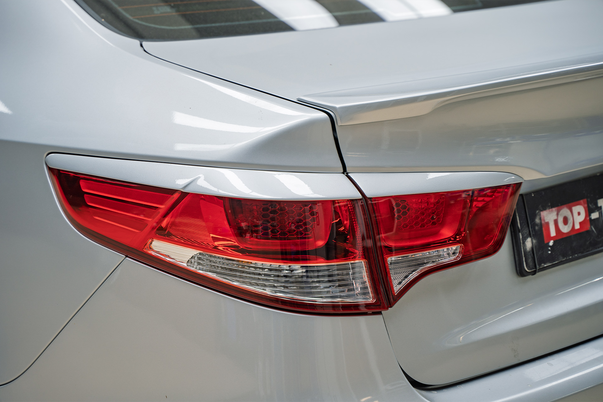 Тюнинг обвеса Kia Rio III: установка диффузора, спойлера и ресничек