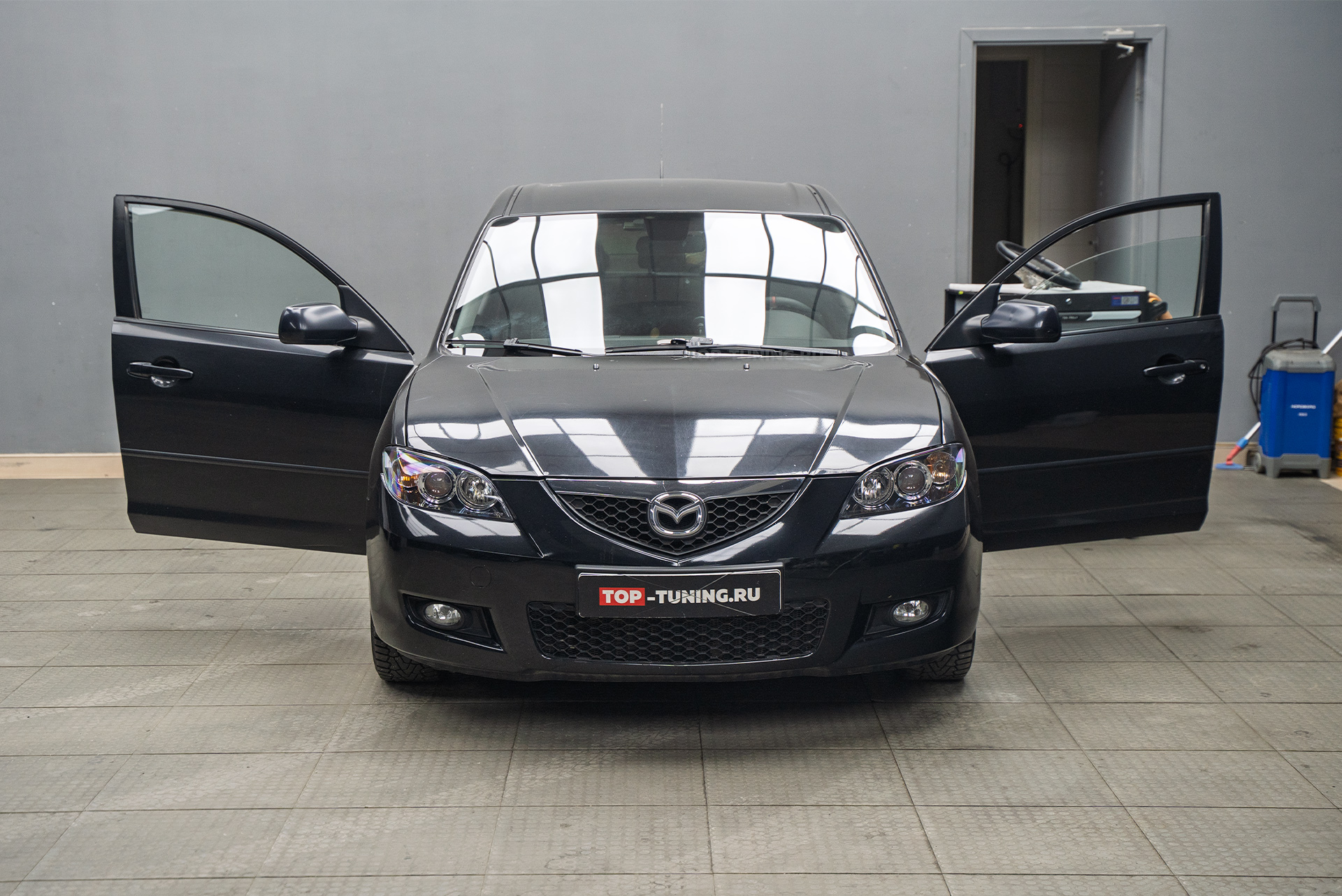 Анатомический тюнинг-руль для Mazda 3 BK рестайлинг 