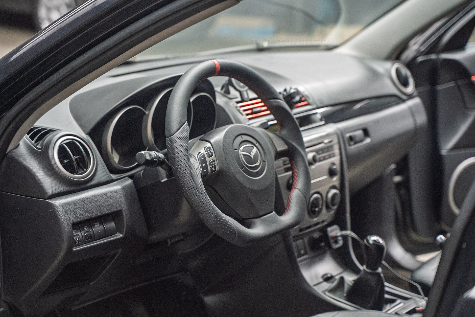 Анатомический тюнинг-руль для Mazda 3 BK рестайлинг 