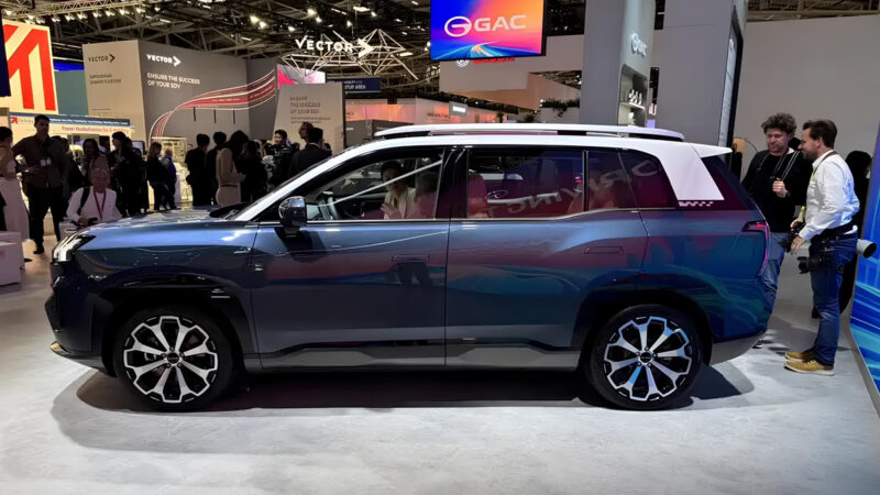 Электрический внедорожник GAC Aion V, представленный в Европе, стоит 3,5 млн рублей