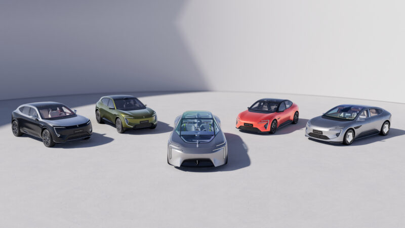 Ещё одна отличительная черта Avatr Vision Xpectra — отсутствие дверных ручек и боковых стоек (что типично для концепт-каров, поскольку они не должны соответствовать требованиям безопасности и жёсткости конструкции). Задние двери, откидывающиеся назад