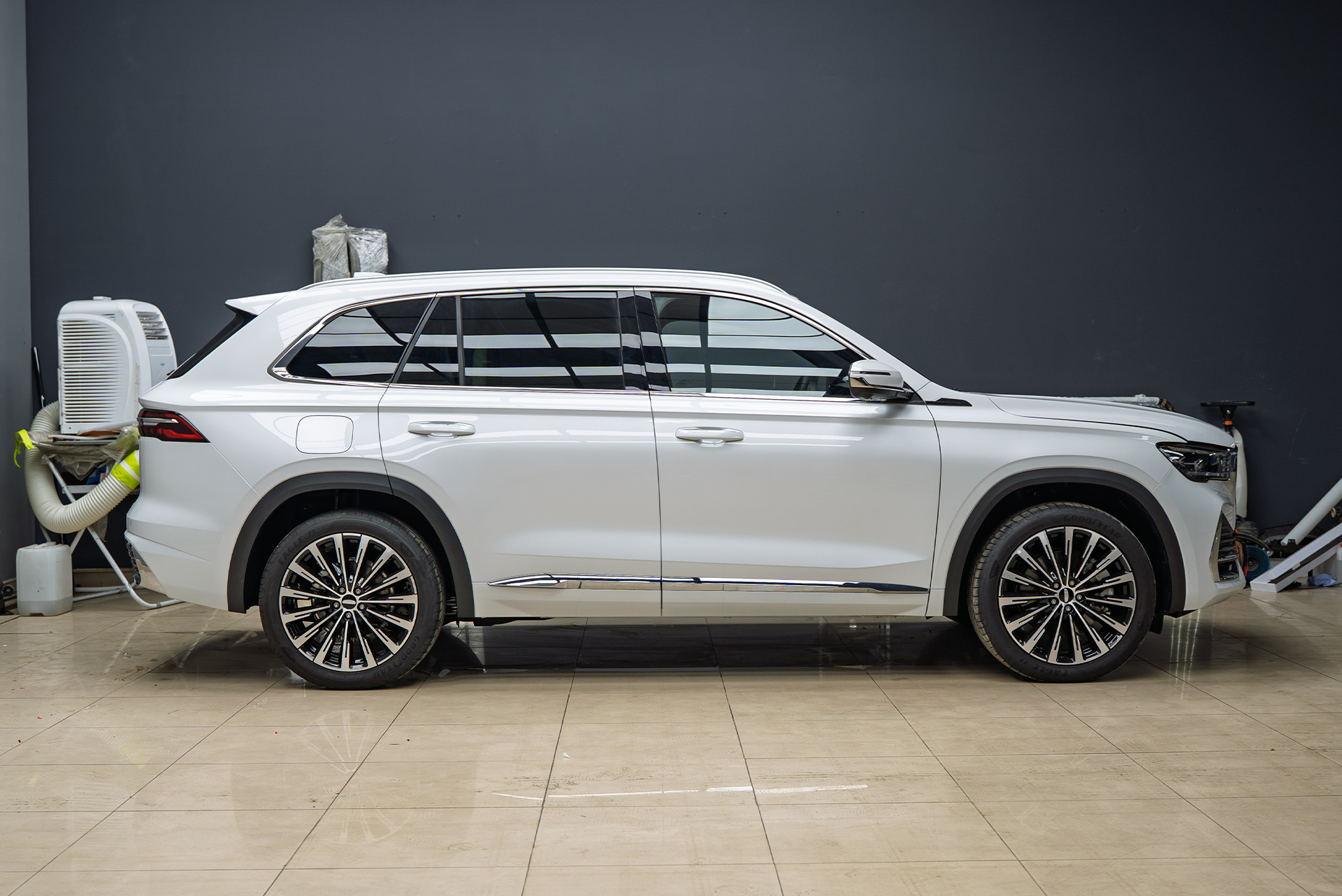 Полная оклейка кузова + защита лобового для Geely Monjaro рестайлинг