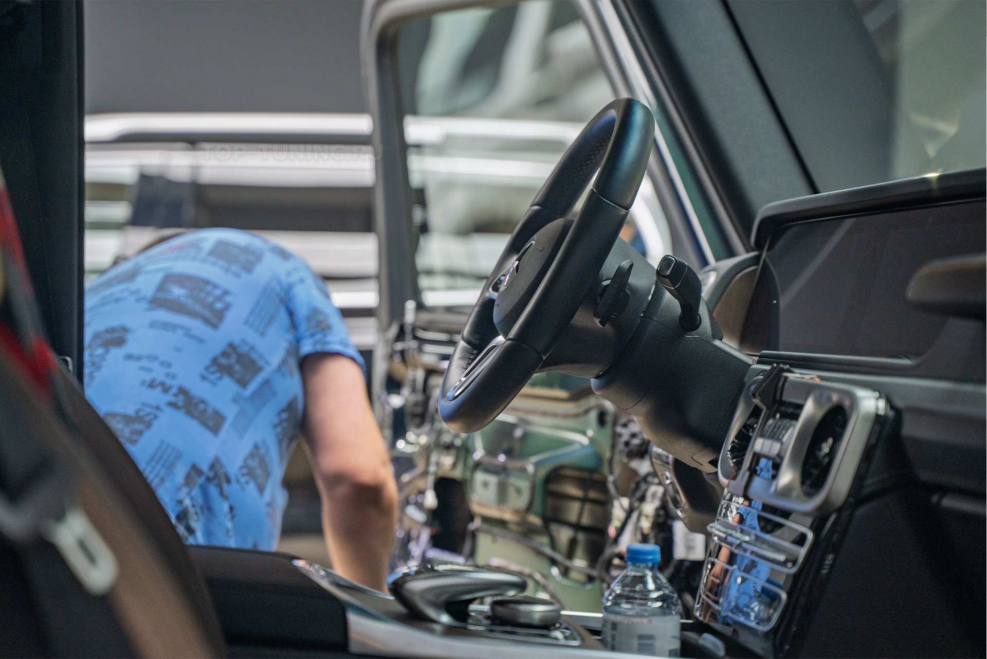 Монтаж доводчиков во все двери Mercedes-Benz Gelandwagen W463 2018-2024