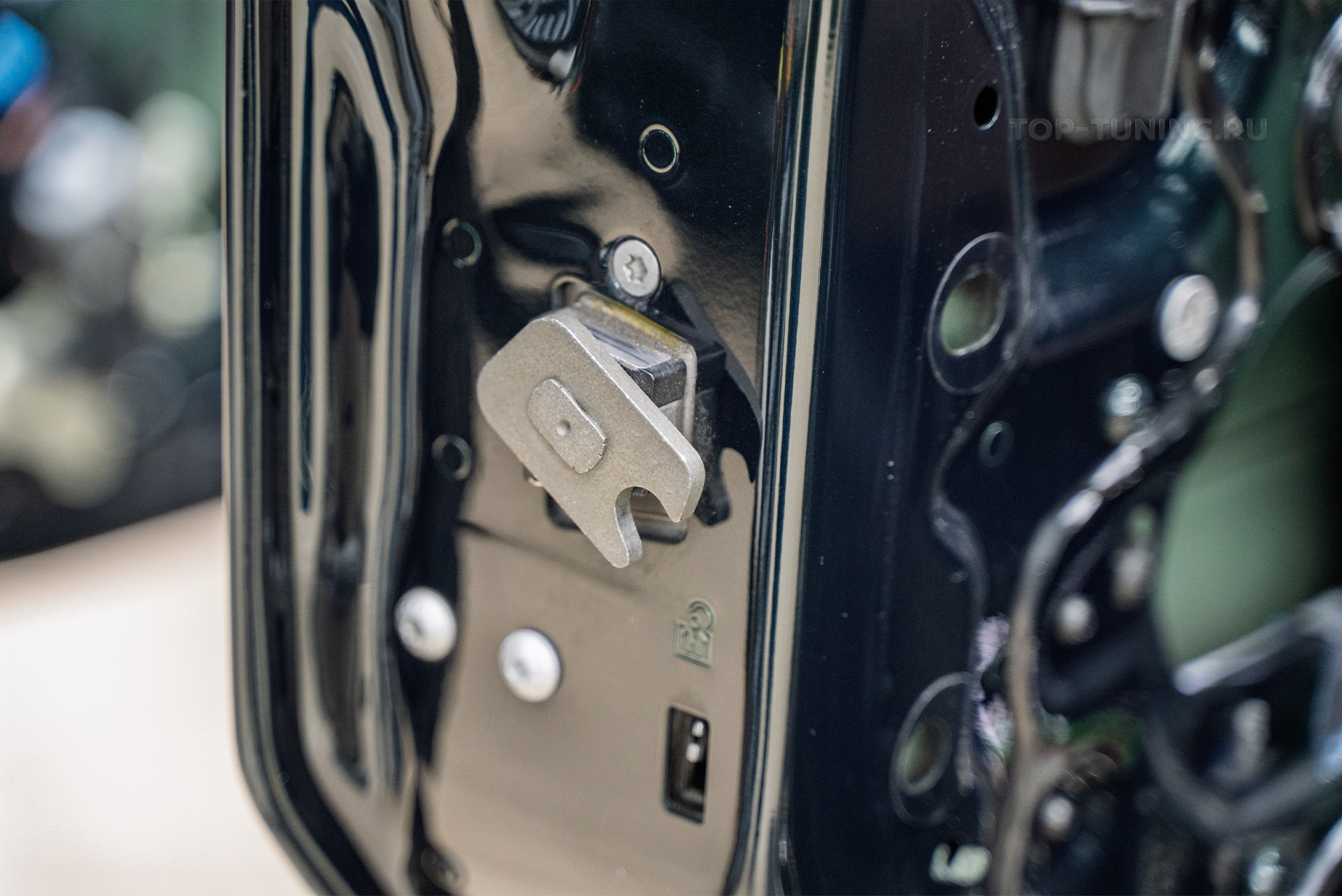 110239 Монтаж доводчиков во все двери Mercedes-Benz Gelandwagen W463 2018-2024