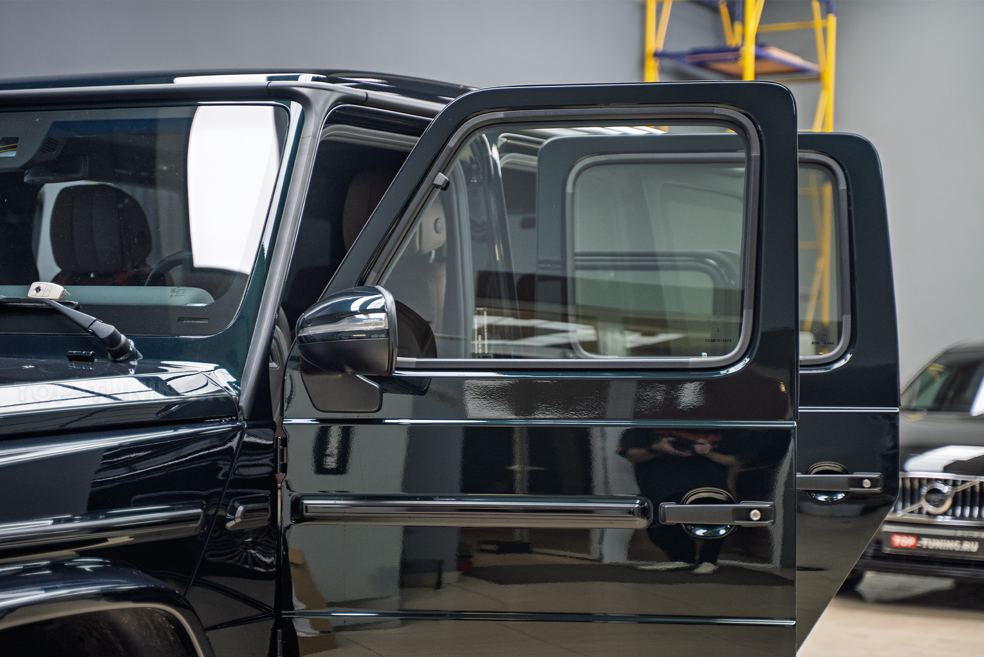 Монтаж доводчиков во все двери Mercedes-Benz Gelandwagen W463 2018-2024