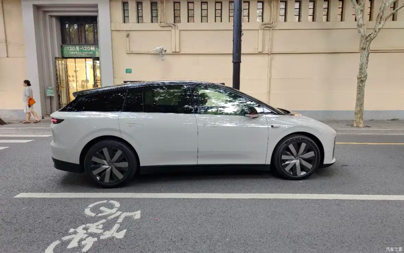 Самый доступный электрический внедорожник Li Auto i6, был представлен в преддверии сентябрьской презентации