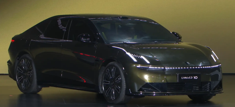 Дизайн седана разработан в соответствии с концепцией бренда &laquo;На следующий день&raquo;. Габариты автомобиля (длина/ширина/высота) &mdash; 5050/1966/1487 мм, колёсная база &mdash; 3005 мм. Аэродинамический дизайн позволил добиться коэффициента аэродинамического сопротив