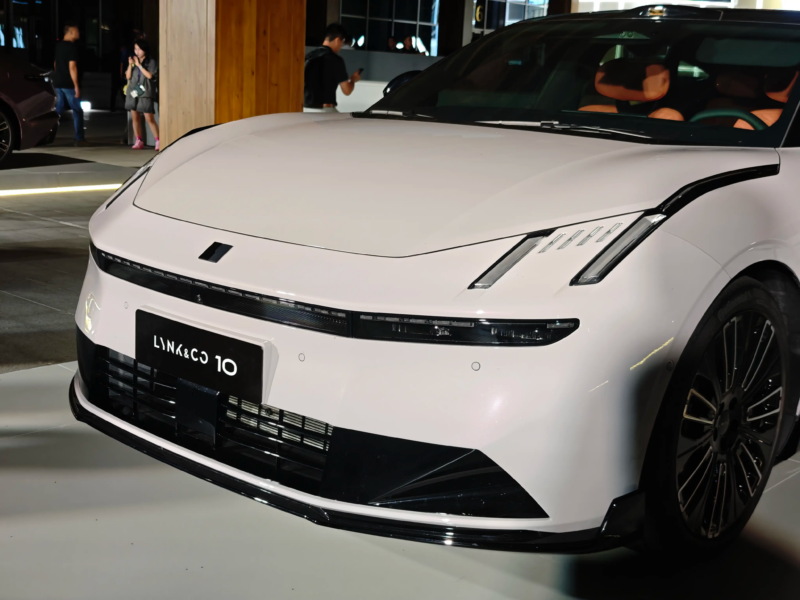 В период запуска цены на Lynk & Co 10 EM-P варьируются от 163 800 до 201 800 юаней (от 1,91 до 2,36 млн рублей).