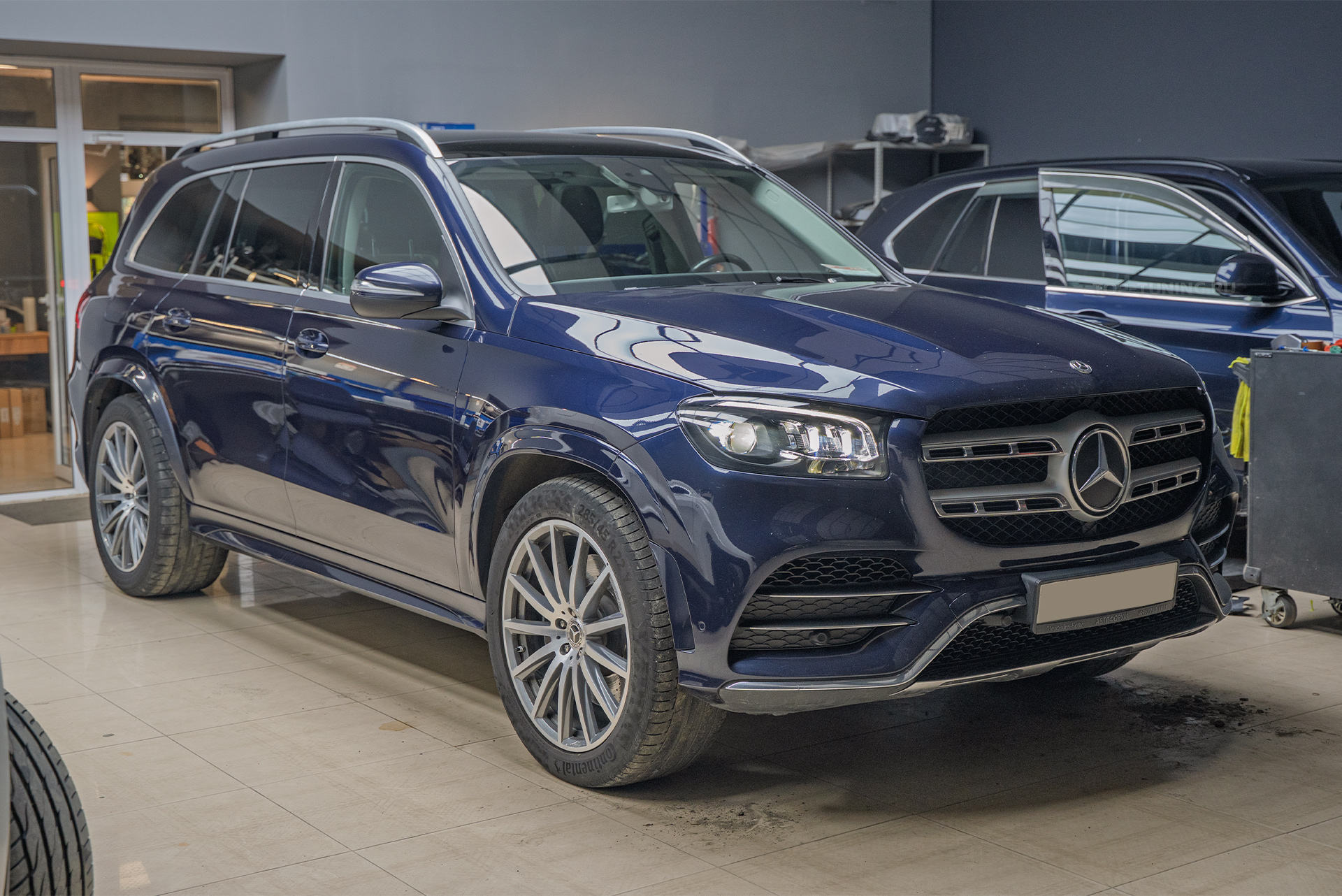 Замена стекол фар Mercedes-Benz GLS 2019 на новую версию