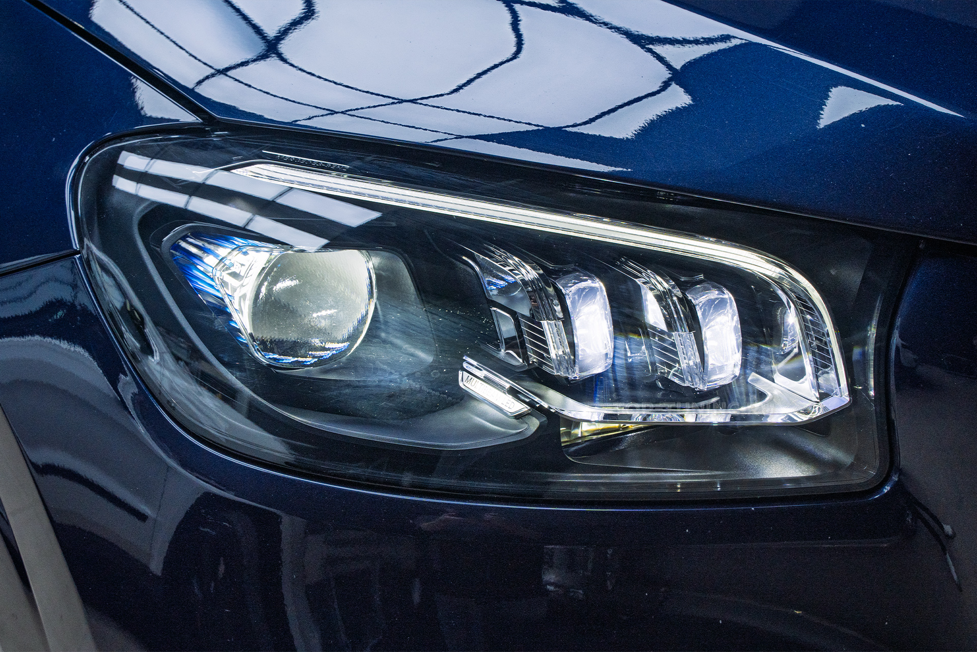 Замена стекол фар Mercedes-Benz GLS 2019 на новую версию