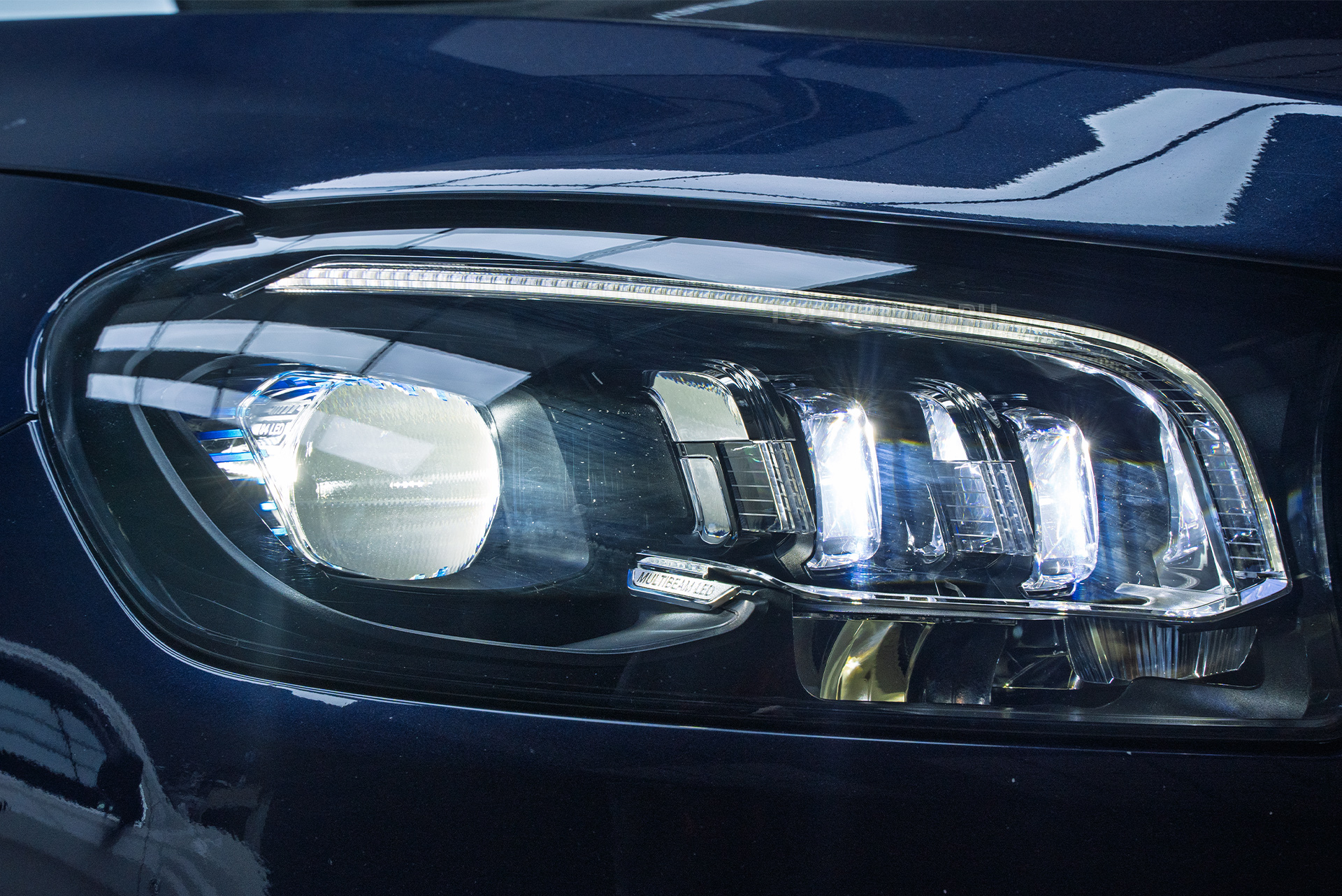 Замена стекол фар Mercedes-Benz GLS 2019 на новую версию