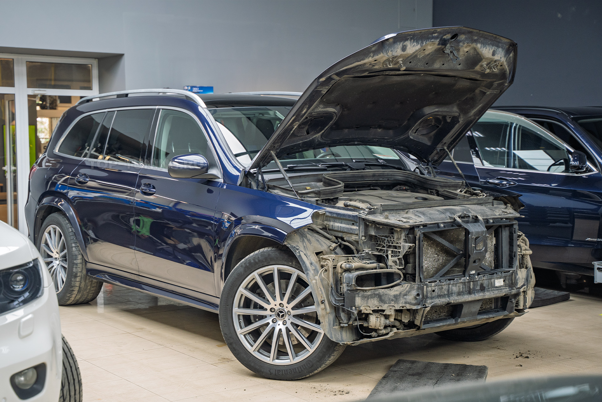 Замена стекол фар Mercedes-Benz GLS 2019 на новую версию