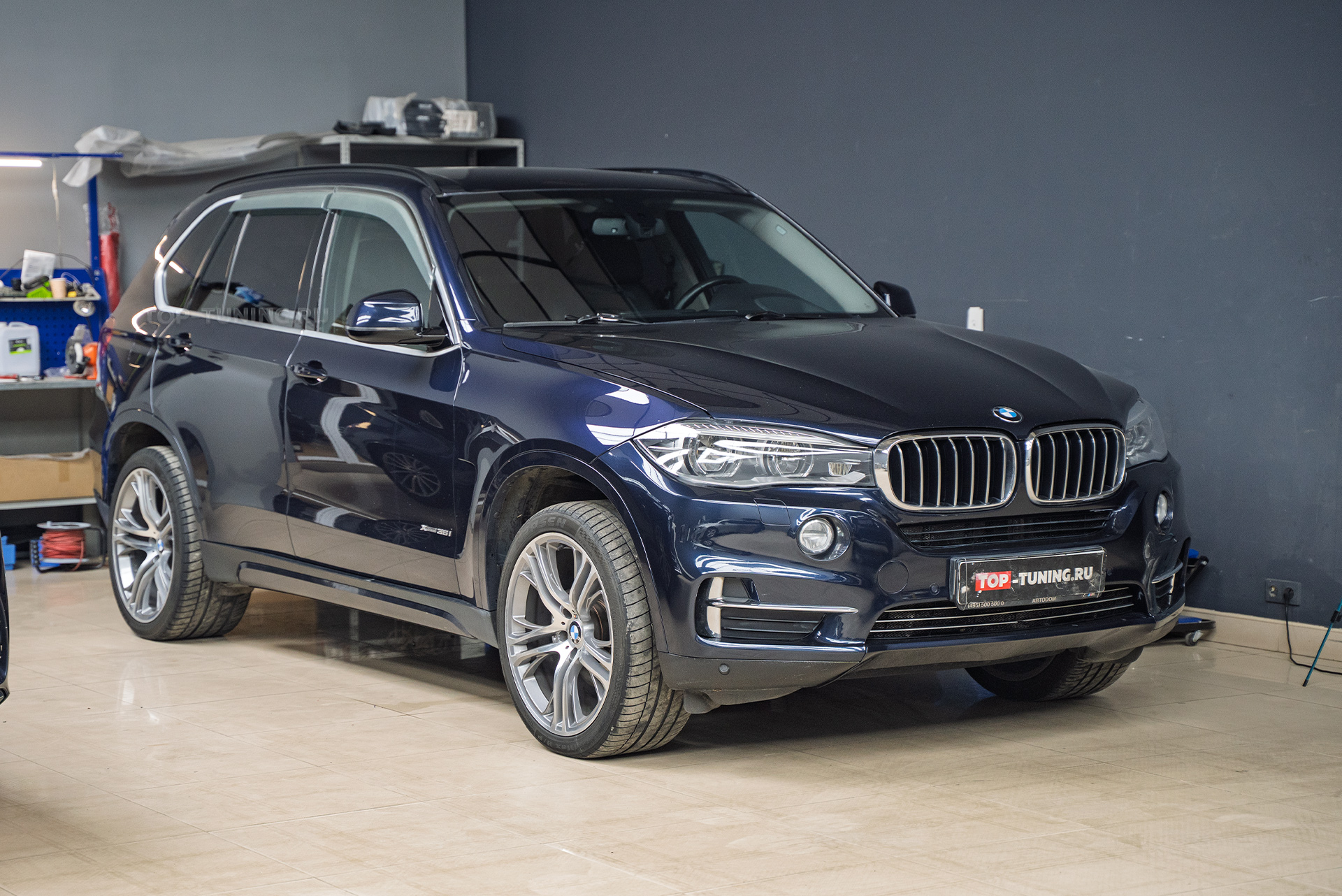 Установка автоматической системы ароматизации и ионизации салона BMW X5 F15
