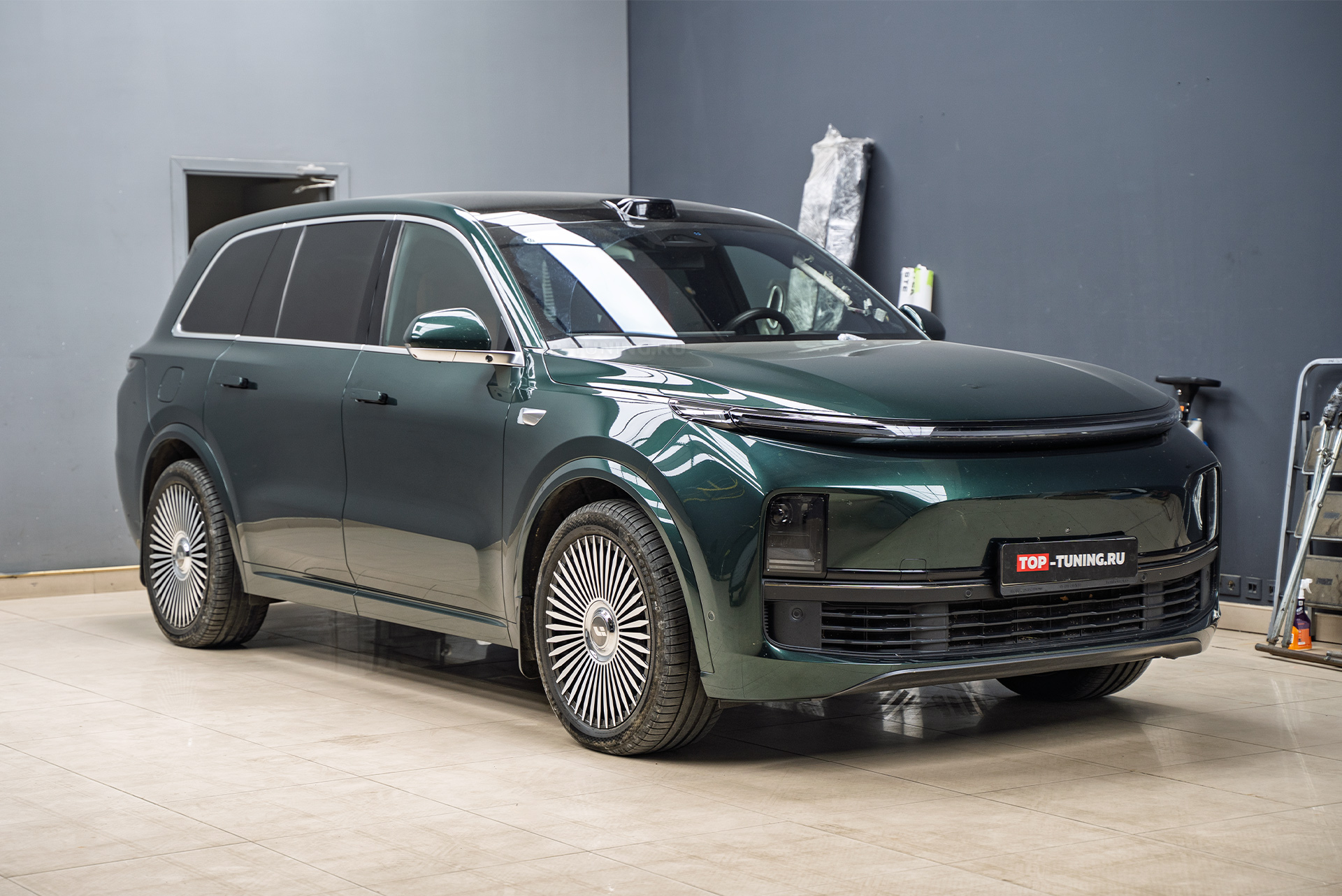 Монтаж акустических стоек для Li L9 – тюнинг автозвука Lixiang