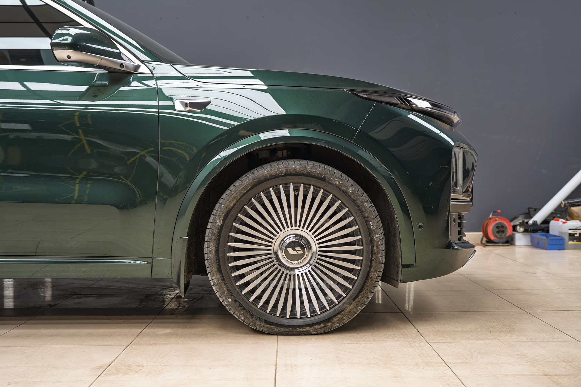 110258 Монтаж акустических стоек для Li L9 – тюнинг автозвука Lixiang Монтаж акустических стоек для Li L9 – тюнинг автозвука Lixiang