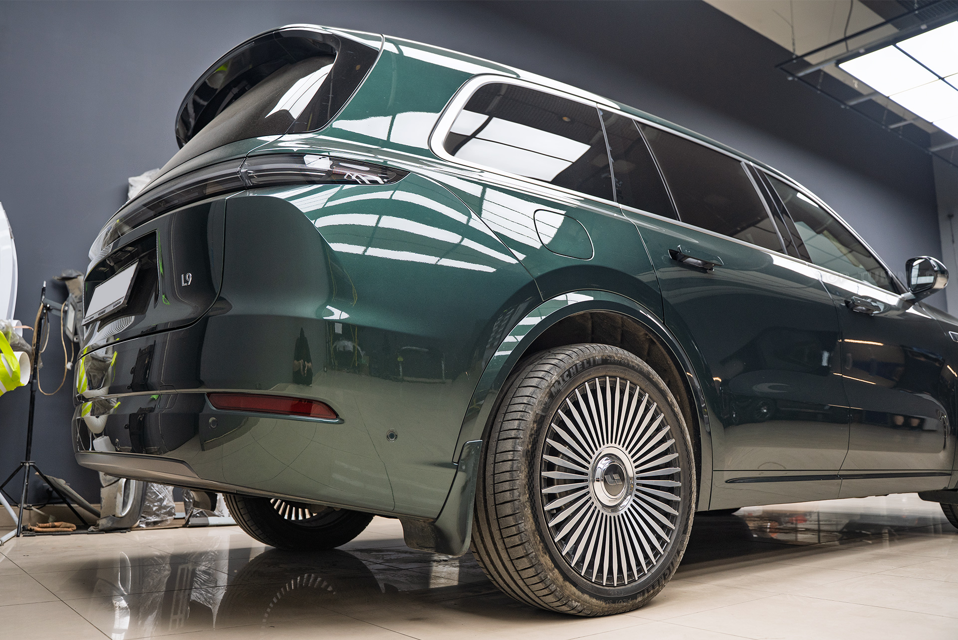 110258 Монтаж акустических стоек для Li L9 – тюнинг автозвука Lixiang