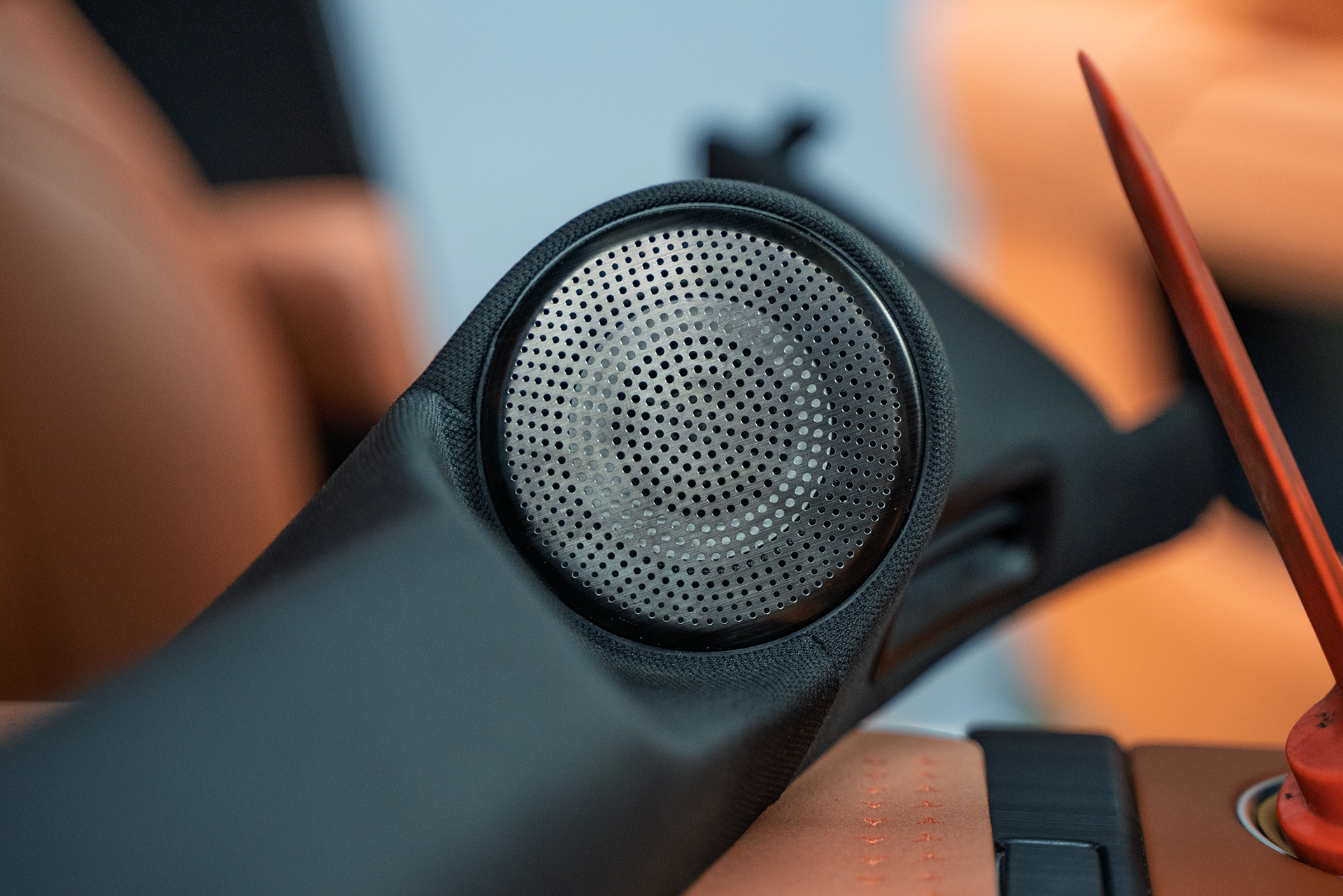 Монтаж акустических стоек для Li L9 – тюнинг автозвука Lixiang