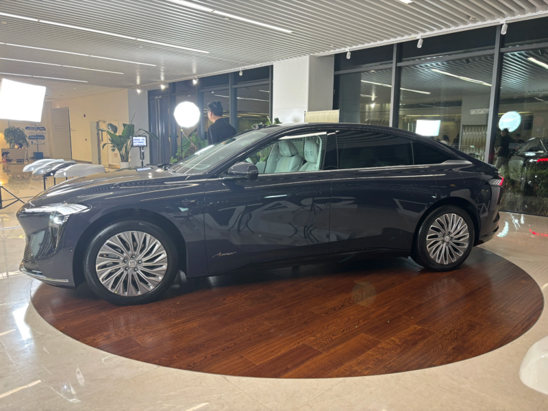 Buick представляет седан Electra L7 в расширенном ассортименте, предварительные продажи которого начнутся 28 сентября